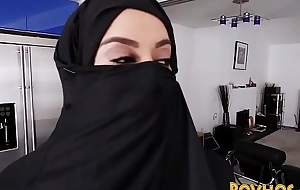 Muslim busty floosie pov sucking increased by railing taleteller words recounting in the matter of burka