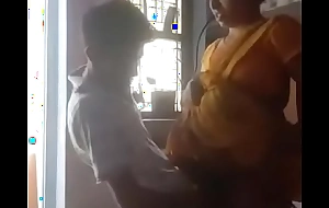 Pemilik Anak lelaki Bercinta Pembantu Rumah sambil Memasak