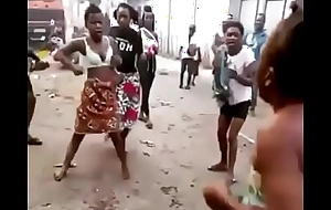 Two girls fighting desist locate in osun state