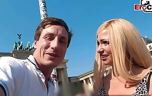 Junge deutsche Blondine mit natürlichen Titten beim Sextreffen