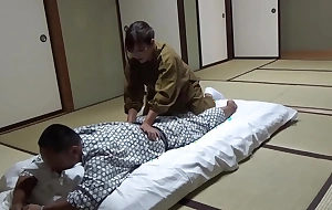 Seducing a domestic servant who came approximately lay out a futon at a hot spring New Zealand pub increased by had lovemaking with her the entire thing was secretly caught on camera in the room