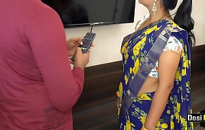 Indian Bhabhi Seduces TV Mechanic Be advantageous to Sex Nearby Appearing Hindi Audio