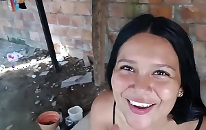 CHICA COLOMBIANA SE FOLLA A SU VECINA PARA CERRAR EL TRATO