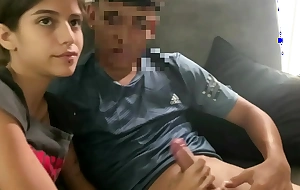 Le chupo la polla y tengo sexo con mi hermanastro en casa de nuestros padrastros Pornography CASERO